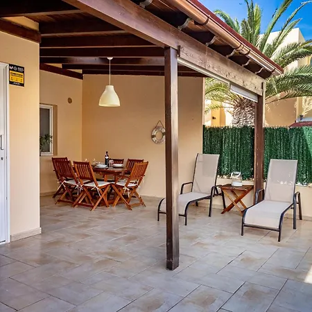 Casa Marta, Delfines, *
